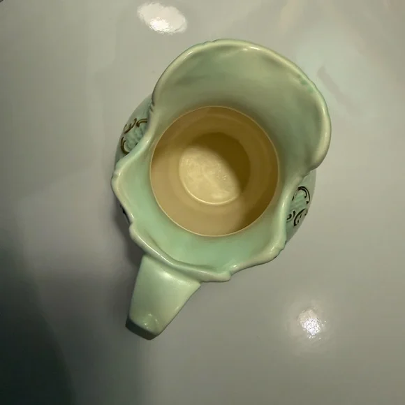 Vintage ARNELS Ceramic Large Pitcher White/Green Roses 11”  **SIGNED** 1977 - Picture 3 of 4